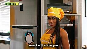 Clara Wellen Caught Opening Door Naked For Delivery Guy