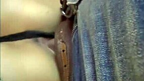 Cogiendo en plena reunion familiar con los invitados por toda la casa