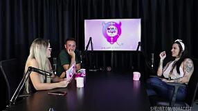 Lexi Mallet a Bruna Carlos v Bora Cast kompilácii cez priesvitnú červenú