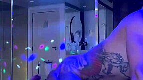 एमसी फेज़ ने मोटल में प्राइवेट पार्टी की और लोइरा साफाडा को नंगा चोदा मुंह में झाड़ा