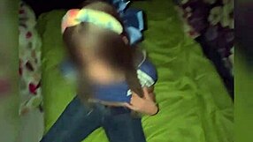 Moje nevinná a něžná nevlastní sestra odpočívá na posteli