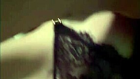 Cogiendo en plena reunion familiar con los invitados por toda la casa