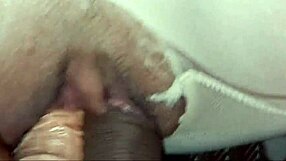 เสียวควยมากเอาควยถูหีและเอาควยปลอมแหย่รูแตด