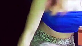 bonneyuwu - 18 47 pequena se masturba con minifalda y orejas de conejita.