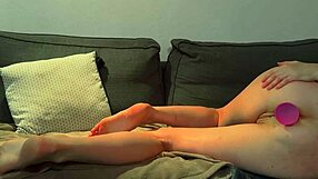 DP buat MILF dirantai: anal dan vaginal pake mainan