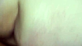 Mă pregătesc pentru futere intimă cu iubita și amicul, moment fierbinte în trei