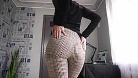 Office Worker Flashes Ass In Tight Trousers!