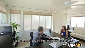 Vip4k das arme college-mädchen braucht einen kredit für eine reise