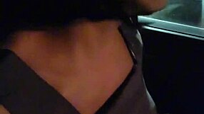 shemale Ting Xuan tisser og runker utendørs