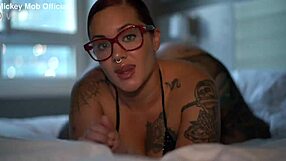 Tattooed latina santana red shakes her big juicy booty