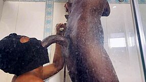 På kne sluk monsterkuk ned halsen så bøyer jeg deg mot veggen for hardcore knull