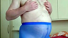 Spaß in der Blauen Legging: Amateurin Masturbiert in Nylon Pantyhose und Leggings mit Dirty Talk