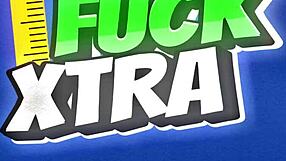 Klamrende petite kæreste Penelope Kay klar til vild ridt