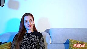 i luv kira n oletsha milfs in threesome!