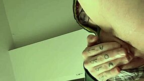 Kocok Pagi di Atas Memekku