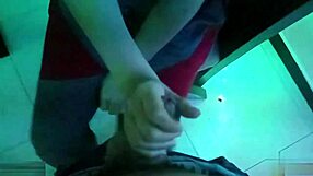 Me encanta follar a mi hermanastro su polla larga y gruesa me hace estallar de placer