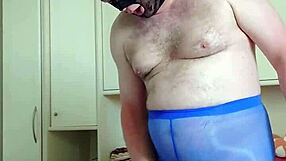 Spaß in der Blauen Legging: Amateurin Masturbiert in Nylon Pantyhose und Leggings mit Dirty Talk