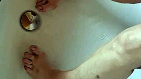 Chodím s chudou tínedžerkou 18+ v pančuchách, prirodzený look, nová kamoška amatérsky pár