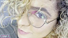 Podívej se na velikost té kundy - Wow, ta obrovská kunda!