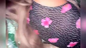 entrando al cuarto de la so en la noche va a su cuarto y la encuentra acostadita en la cama lista para ser penetrada video casero de joven mexicana