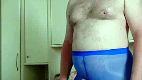 Spaß in der Blauen Legging: Amateurin Masturbiert in Nylon Pantyhose und Leggings mit Dirty Talk