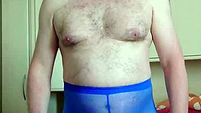 Spaß in der Blauen Legging: Amateurin Masturbiert in Nylon Pantyhose und Leggings mit Dirty Talk