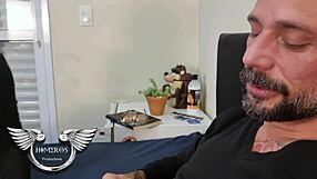 temen e-girl anakku kalah game, aku hibur pake kontol di memek ketatnya