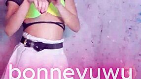 Bonneyuwu dances in white skirt in argentinian style