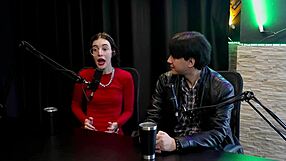 Young woman exhibits during pandemic and shares nude story