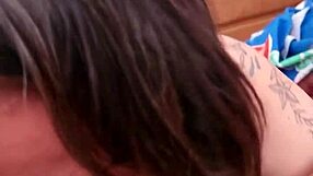 معلمة ساخنة تمص زب الطالب في الكلية