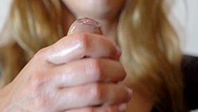 Amateur Latina couple in reverse cowgirl position receives creampie from partner passionately