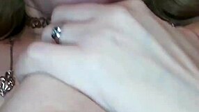 Comida de co�o - bunny eats it all up.