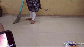 Custom video malik ne apni sexy kambali se blowjob karaya