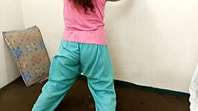 Zmoreš strast muslimanske pastorke in pastorka v divjem analu?