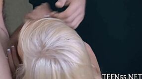 Horna tinejdžerka u grubom hardcore jebanju i pušenju kurca