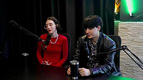 Young woman exhibits during pandemic and shares nude story