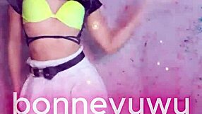 Bonneyuwu dances in white skirt in argentinian style