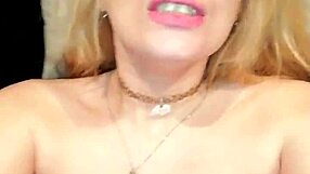 Comida de co�o - bunny eats it all up.