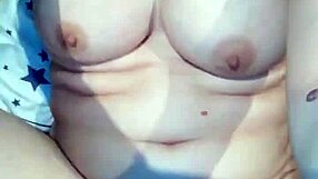 Comida de co�o - bunny eats it all up.