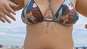 i'm flashing on the beach to attract married guys for a good fuck