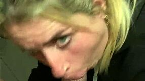 Deepvane me chupa la pija en el baño público de un cine