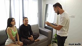 vengo a cobrarles la renta y como no tienen para pagarme me follo a su esposa