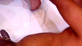 Šepeta baby choddo mujhe v hindijščini, hrepeni po BBC in hrapavem quickieju