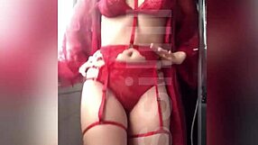 look at this petite girl dancing