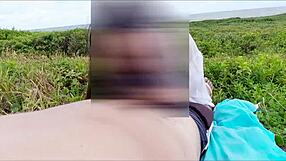 Rapidinha na praia em publico