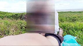 Rapidinha na praia em publico