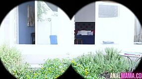 לילי ליין מזויינת חזק מזין גדול מחלון אחורי