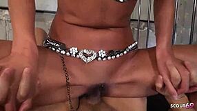 Majhne joške japonska lepotica dobi globok creampie jebanje v necenuriranem JAV pornu