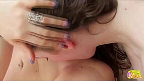 Do babes hump double dildos?