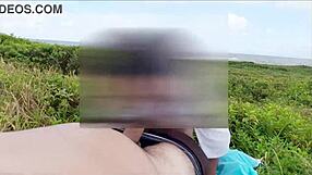 Rapidinha na praia em publico